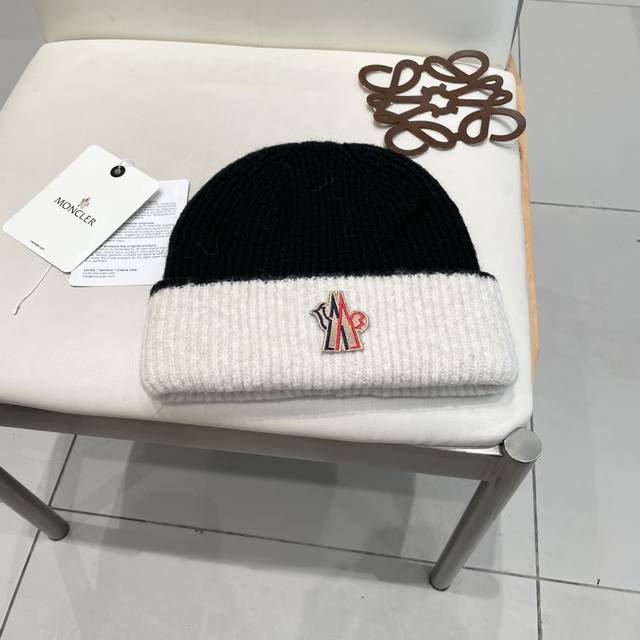 Moncler wool knit beanie, high quality and sophisticated, super soft! Extremely