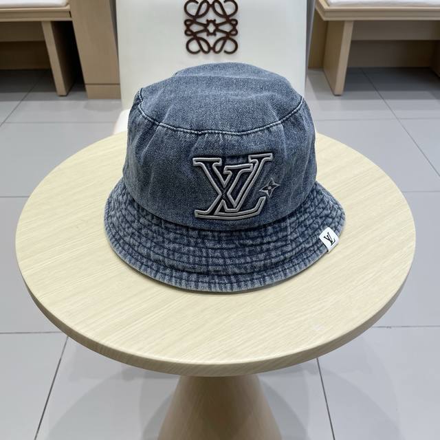 Louis Vuitton LV denim bucket hat, a style that can be worn for many years, fash
