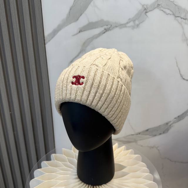 Celine Arc de Triomphe knitted cap, new arrival! A must-have for going out, yout