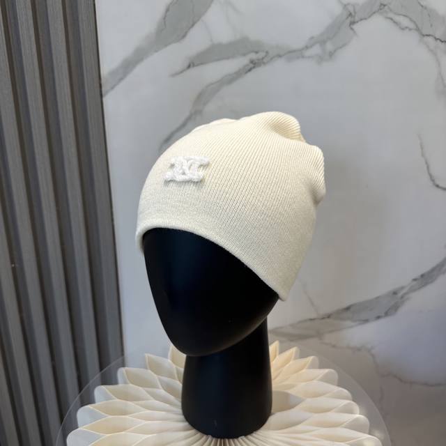 Celine Arc de Triomphe knit cap, new arrival! A must-have for going out, youthfu