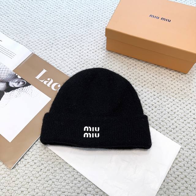 Miu Miu New Knit Hat! High-elasticity fabric, classic colors, unisex style! Miu