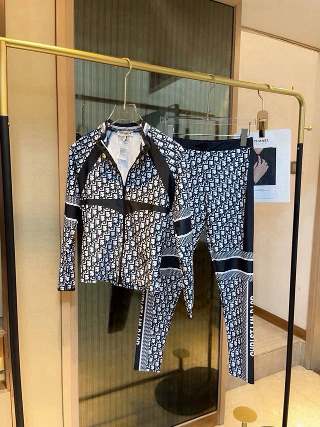 Dior New High-Elastic Fitness Yoga Suit, Slim Fit, Hip-Lifting, Slimming Legging