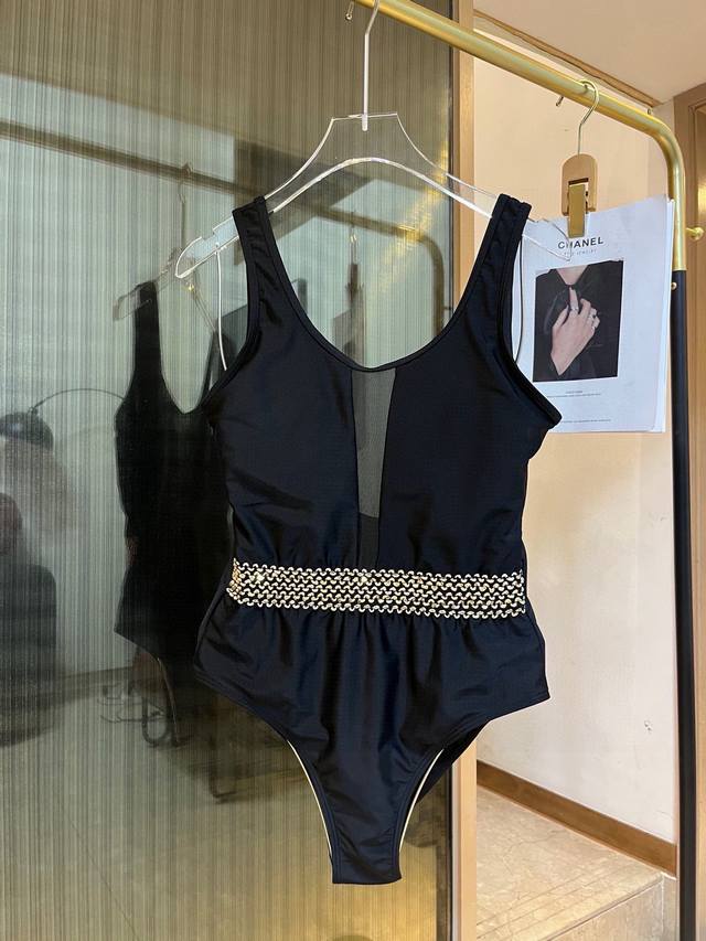 Special P Versace's latest beach series one-piece swimsuit is arguably the pinna