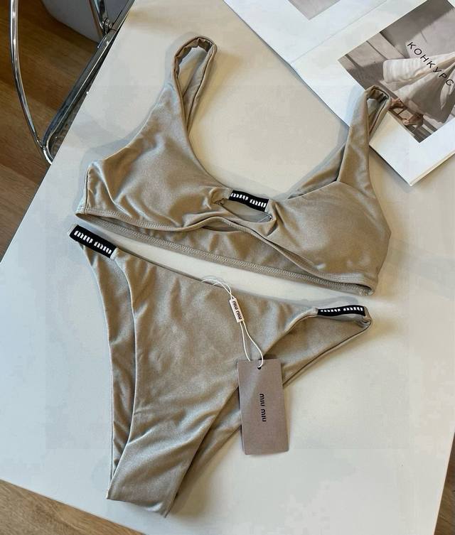 Miumiu's new bikini is suitable for various swimming occasions. It can be worn a