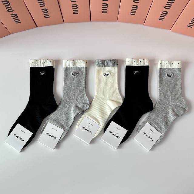 Special Packaging Miumiu New Embroidered Classic Mid-Length Socks! Five pairs pe