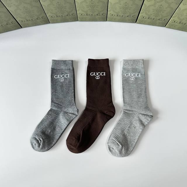 Special Packaging Gucci New Classic Mid-Length Socks with Accessories! Three pai