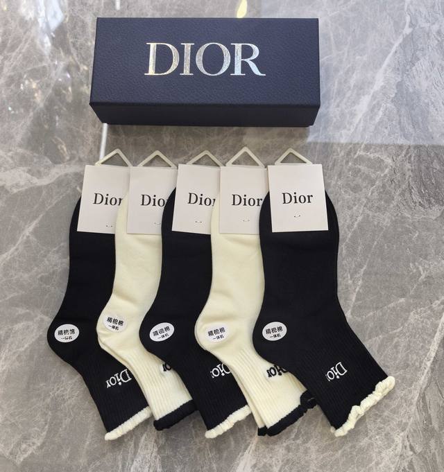 Specially packaged Dior new embroidered mid-length slouch socks! Five pairs per