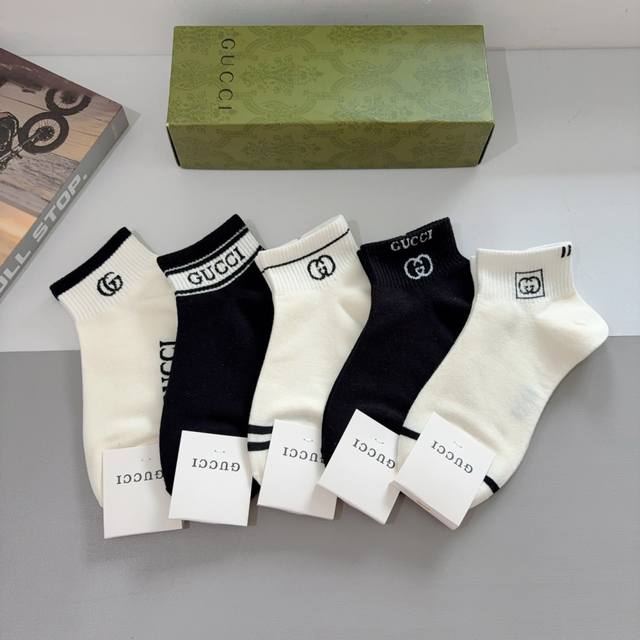 A box of 5 pairs of Gucci new short socks with packaging! Pure cotton fabric, tr