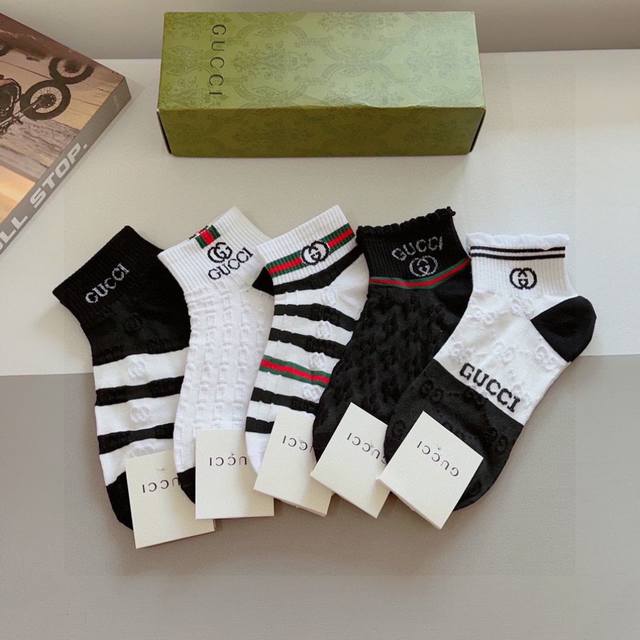 A box of 5 pairs of Gucci new mid-calf socks with packaging! Pure cotton fabric,