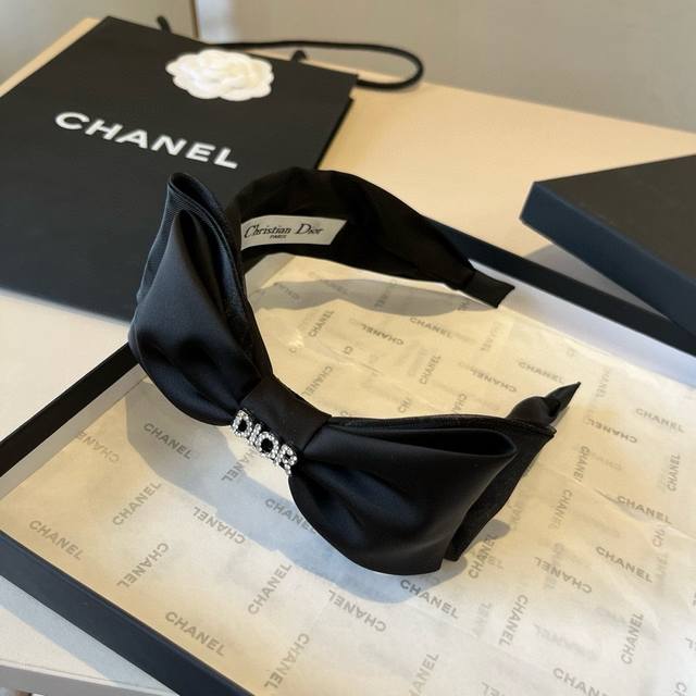 Dior's new headband Ddd