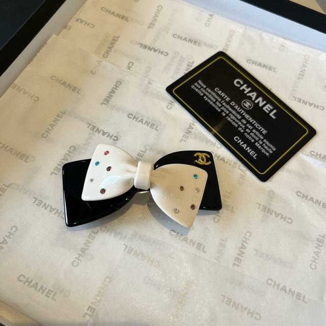 Chanel bow hair clip Ddd