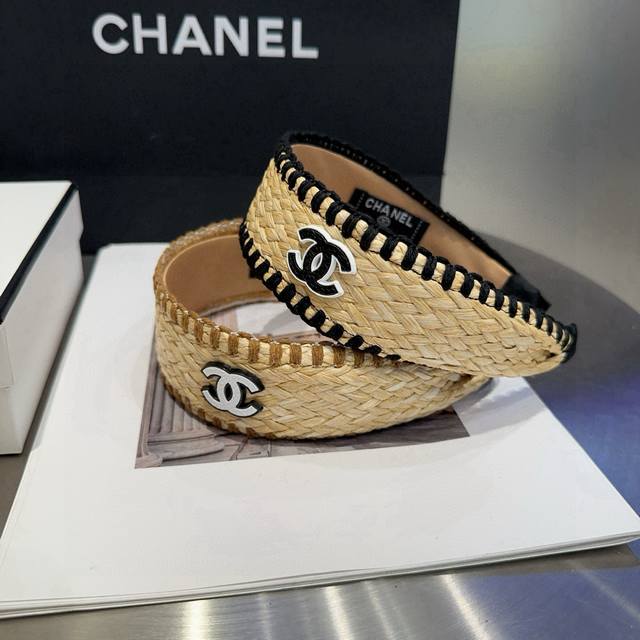 Comes with box Chanel's latest mini vanilla braided headband, super pretty! Very