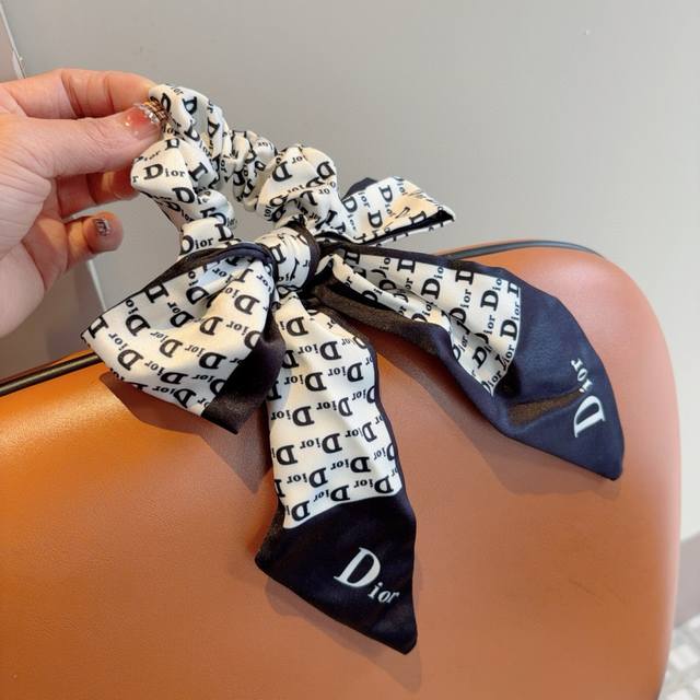 Comes with packaging. Dior letter ribbon ponytail hair tie with butterfly design