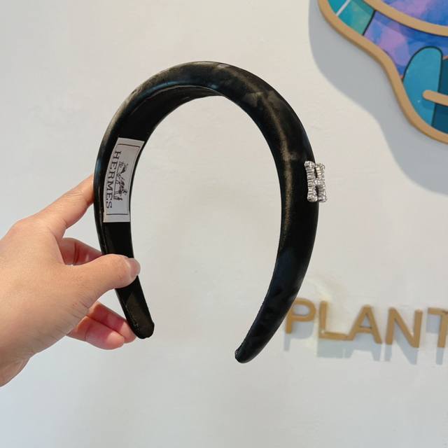 Hermes graffiti headband, popular custom design, with packaging. Made with impor