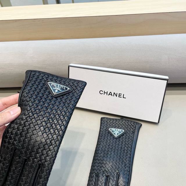 Women's 2025 New Exclusive First Release Touchscreen Gloves Prada Mid-Opening Gl