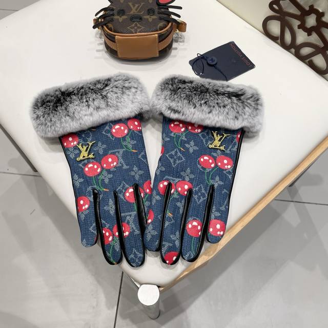 2025Lv Lazy Rabbit Fur New Fabric and Leather Gloves with Box, Stylish Motorcycl