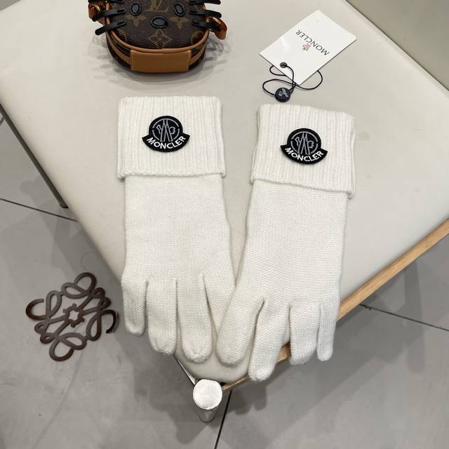 Moncler Autumn/Winter Wool Knit Gloves - This autumn/winter's hottest trend! Eve