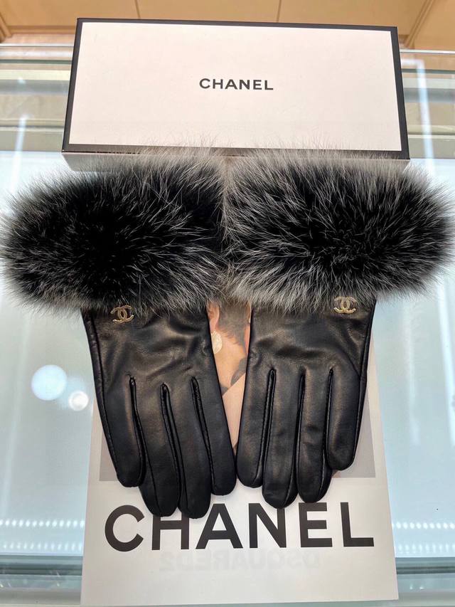 Original Chanel single-piece gloves exported from Italy, made with top-grade whi