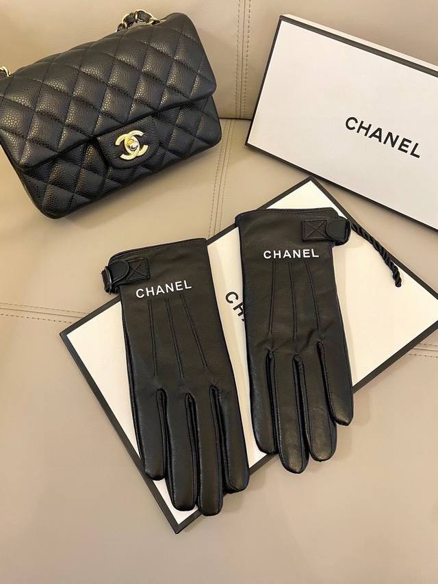 Chanel's popular women's genuine leather gloves, made from imported Ethiopian la