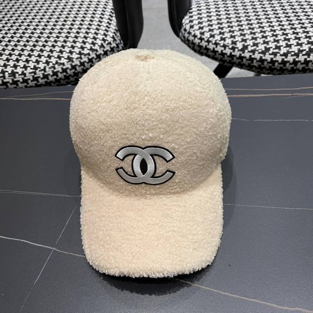 Chanel new baseball cap, classic and simple Chanel logo, fashionable and casual