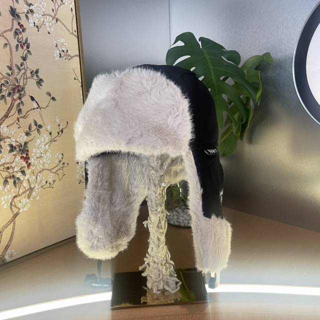 Chanel New Autumn/Winter Thick Ear-Protective Hat Ddd