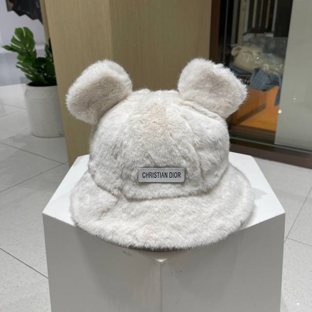 Dior fluffy bucket hat, cute winter bear ears, fluffy and versatile autumn and w