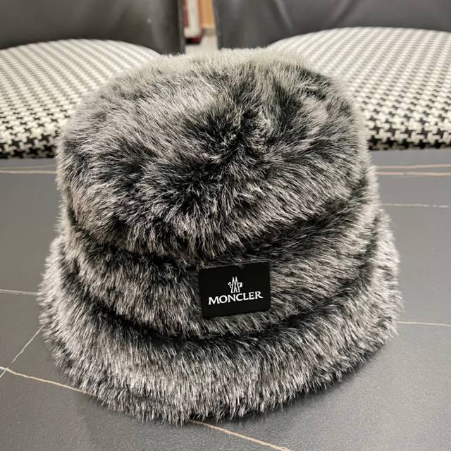Moncler's new autumn/winter plush, thick fisherman's hat is super popular and ha