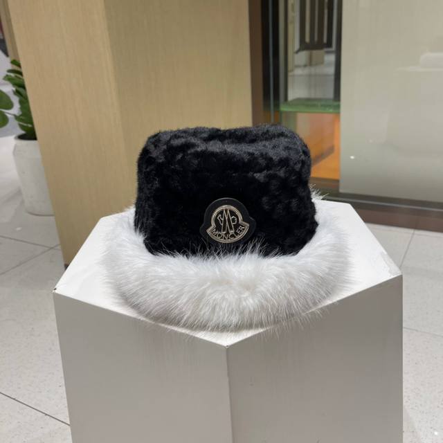 Moncler Autumn/Winter Fur Hat for Women, Rabbit Earflap Sweet Fisherman Hat, War