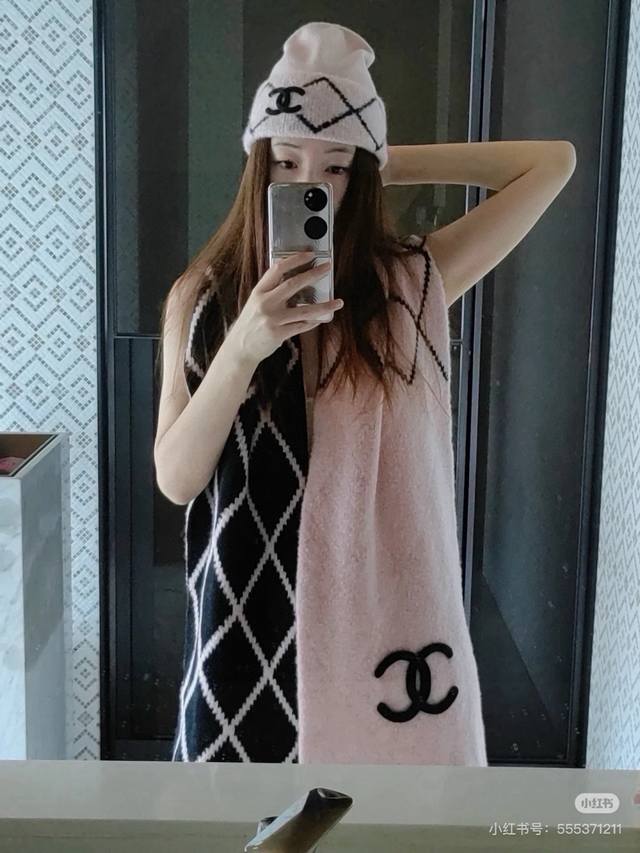 Chanel scarf and hat set, boutique style (Ddd)