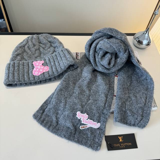 Louis Vuitton Classic Knitted Wool Scarf and Hat Set (Ddd)