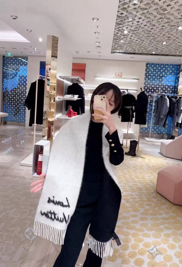 The most beautiful scarf from Dalvyi, bar none, exclusive first release! The Flu