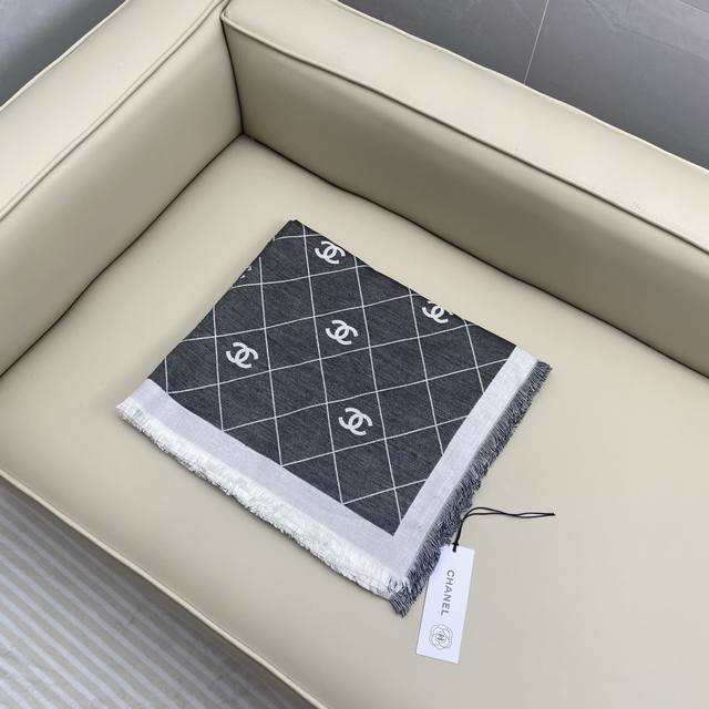 Diamond Pattern Scarf (Ddd) 140*140cm. 40% Sheep Wool, 32% Silk, 28% Cashmere. M