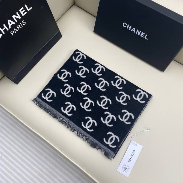 Double C Logo Scarf 180*35cm. 95% Sheep Wool, 5% Cashmere Ddd. A classic double