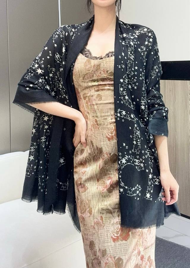 Chanel's Fall/Winter 2025 collection is here early! All the beauties love this s