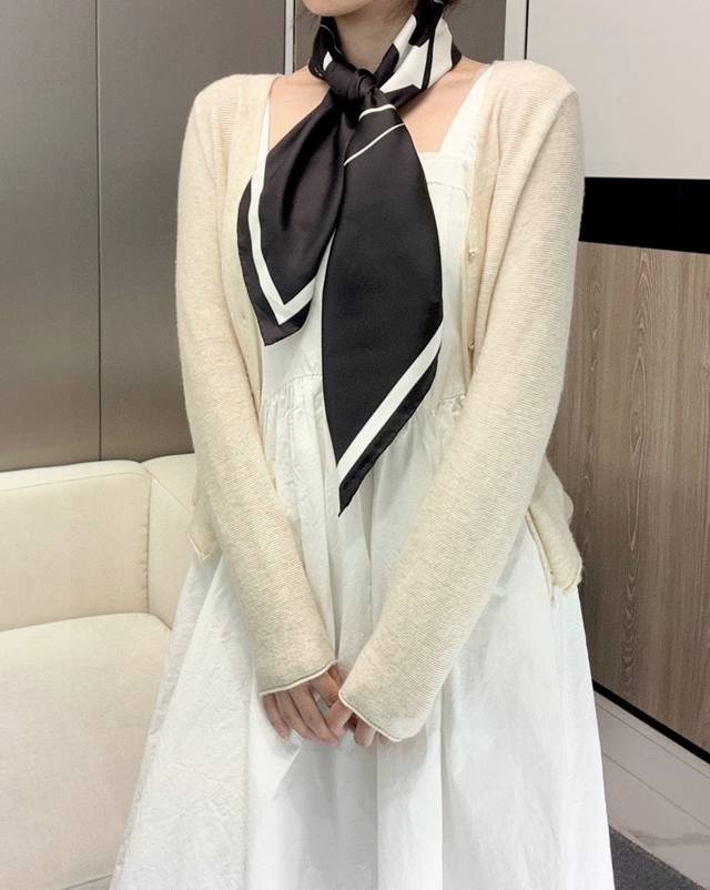 A gentle yet confident French style, so beautiful it melts your heart! The pure