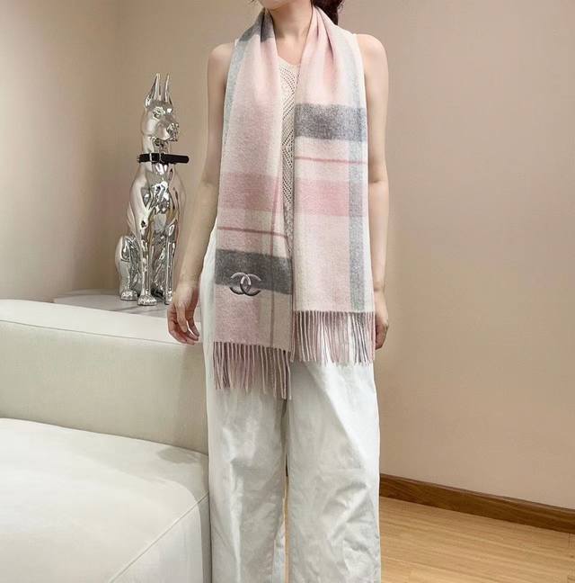 2025 New Chanel Style Reversible Cashmere Scarf Arrives! Featuring Chanel's clas