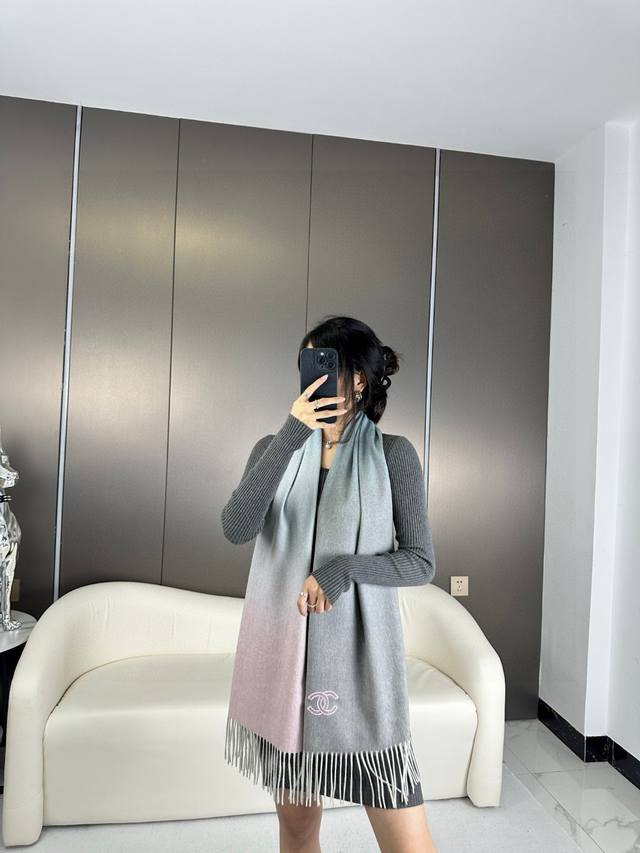 Chanel 2025 Gradient Color Paris Fashion Show Business Men's and Women's Double-