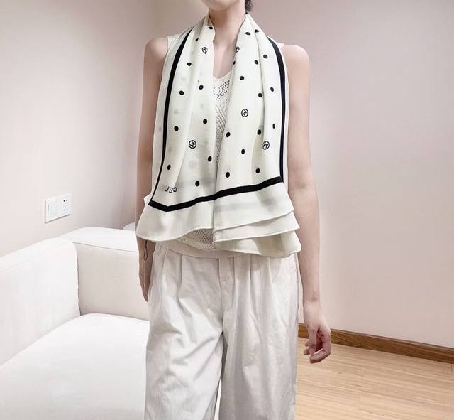 Chanel 25P 140 Top-grade silk and wool double-sided tonal print Simple double C