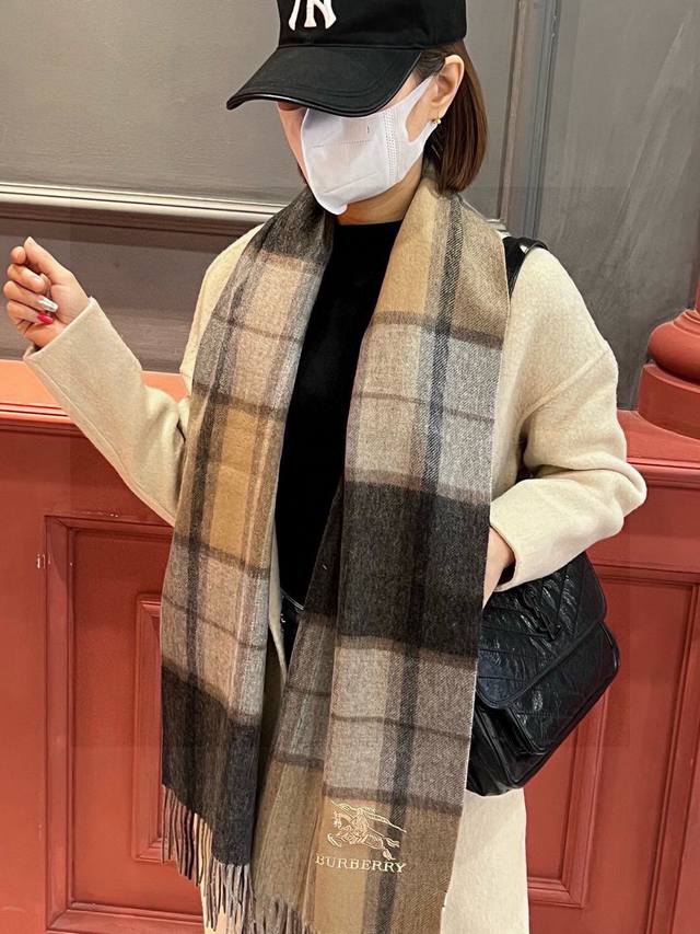 New Burberry plaid pattern, latest design, made of 100% premium lamb's wool, ext