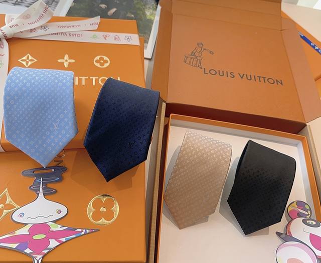 This tie features the same exquisite small logo jacquard weave as those found in