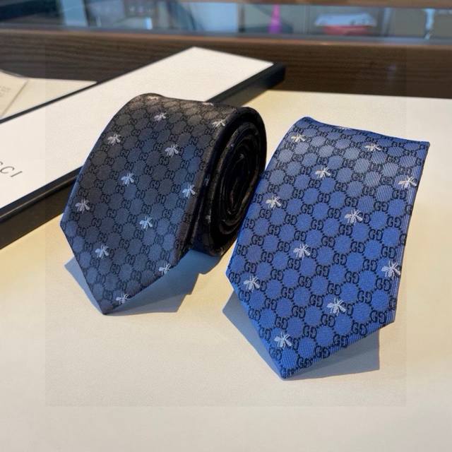 New G-brand men's tie with bee print. A rare find, this tie features the classic