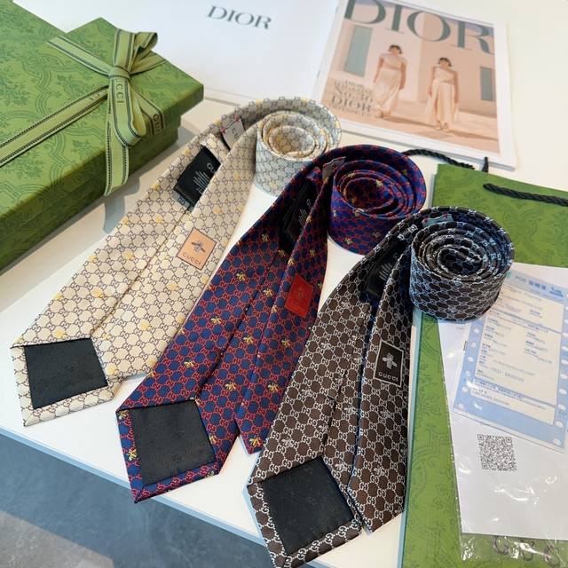 This silk tie is decorated all over with an interlocking G pattern and embellish