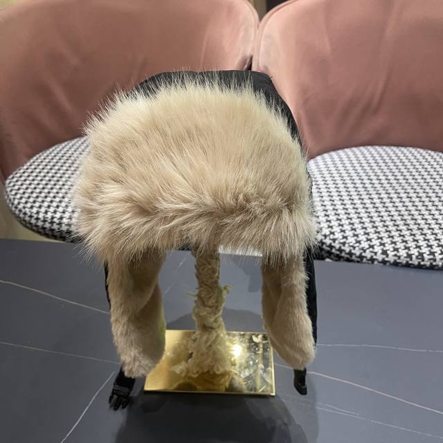 Chanel 2025 Fall/Winter Fleece-lined Thick Ear-protecting Hat, Winter-proof Ski