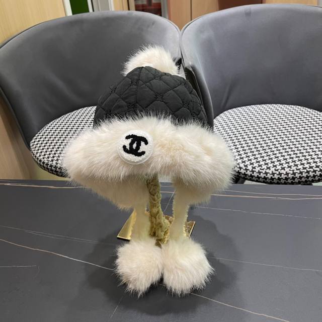 Chanel New Autumn/Winter Fleece-Lined Thick Ear-Protective Hat Ddd