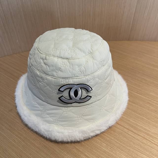 Chanel's new down-filled bucket hat, super easy to match, Ddd