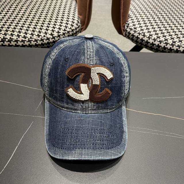 Chanel's new denim baseball cap, classic and simple design, fashionable and casu