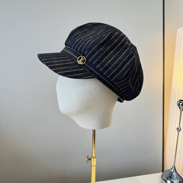 New Louis Vuitton baseball cap, high-end custom design, head circumference 57cm.