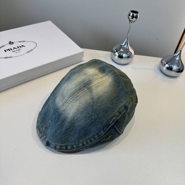 Prada's new baseball cap with a front fascia, head circumference 58cm.