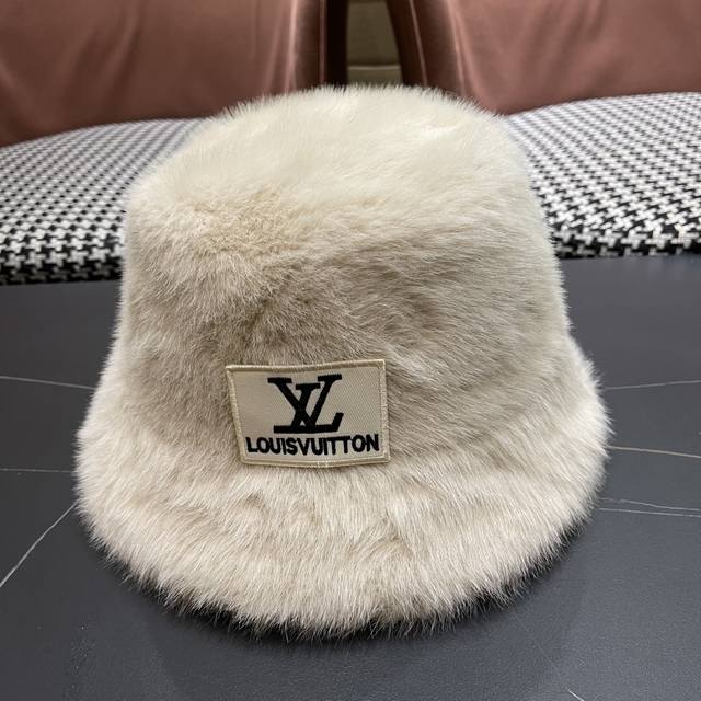 Louis Vuitton plush fisherman's hat for women, 2025 new autumn and winter style,