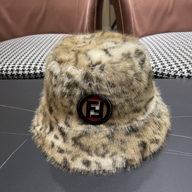 Fendi 2025 New Leopard Print Warm Plush Bucket Hat, Popular Autumn and Winter Fi